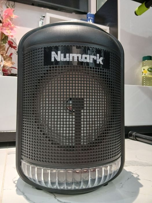 Vand boxa cu bluetooth