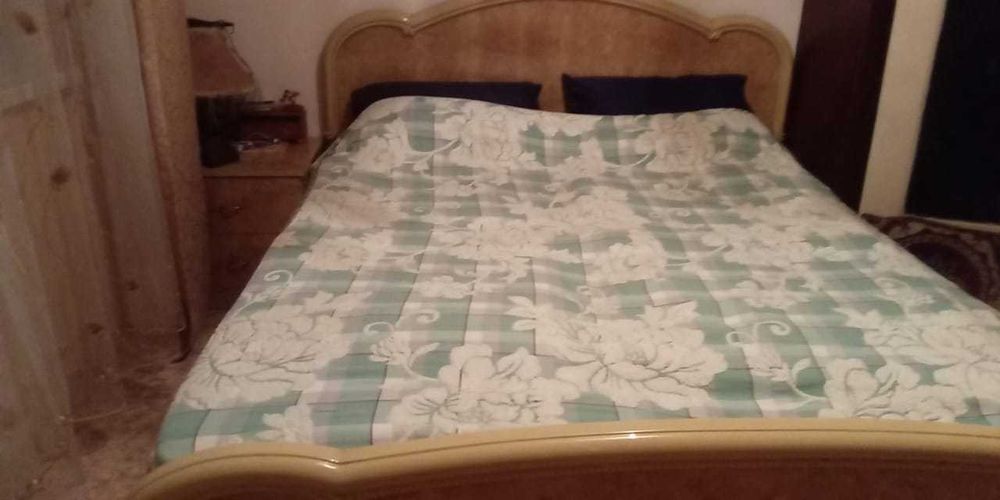 Продам спальный гарнитур