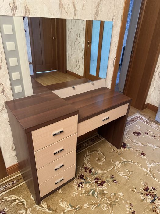 Трюмо с зеркалом - фабричный Китай