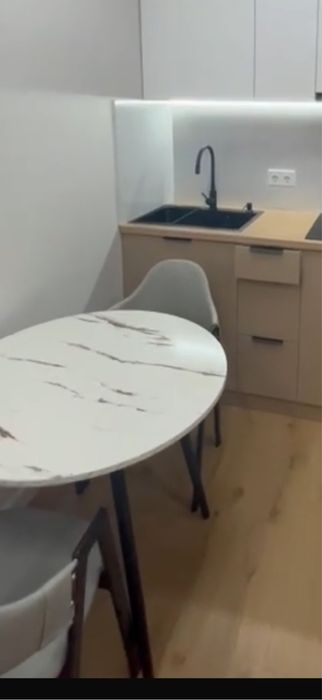 Продаётся обеденный новый стол