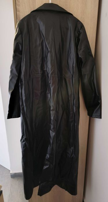 Черни кожени палта в отлично състояние, размер S - по 20 лв.