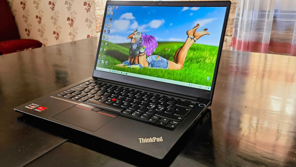 Продавам Гаранционнен Lenovo ThinkPad E14/IPSматFHDсKам/6x2.3ghzThr/8gb/nVme256gb/AmdRadeon/СветКB/6чБ