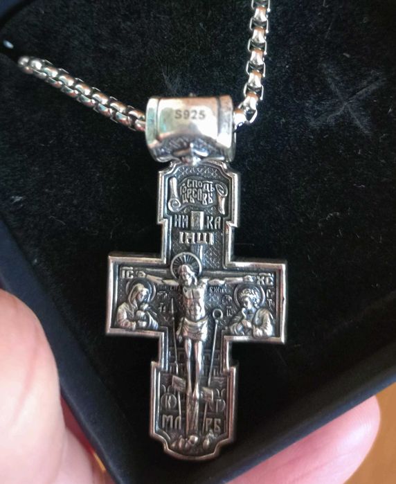 Сребърен двустранен кръст с синджир