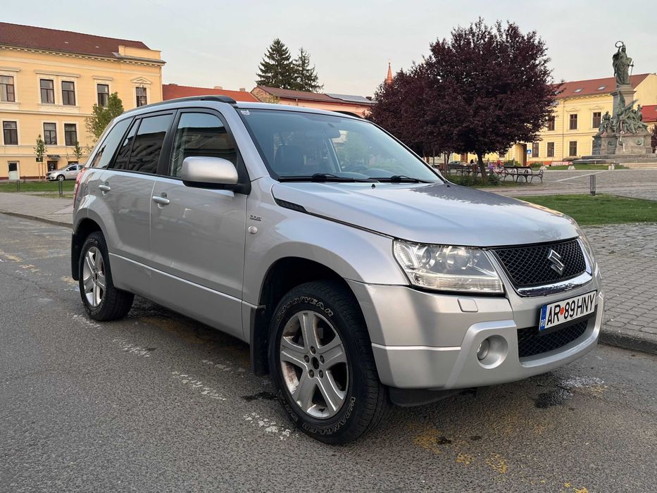 Suzuki Grand Vitara 1.9 Diesel 4x4 - Fără accidente - 4 uși - Trapă - Piele - SUV Offroad