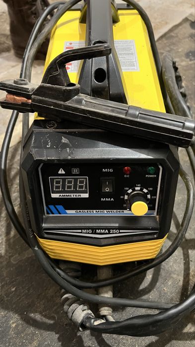 Инверторен телоподаващ заваръчен апарат с възможност за СО