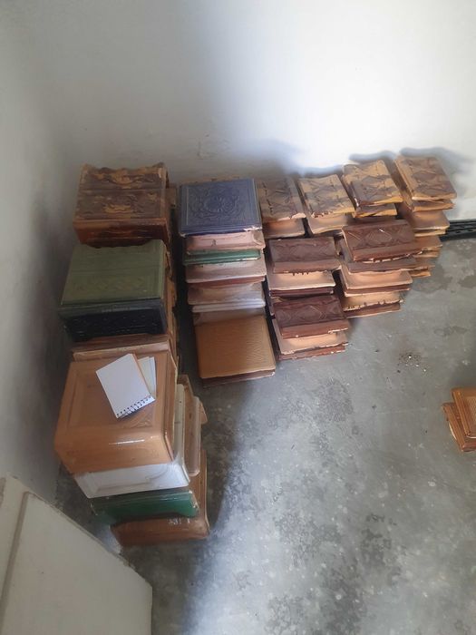 Etajere și materiale pentru sobe din teracotă, culori alb, maron, bej