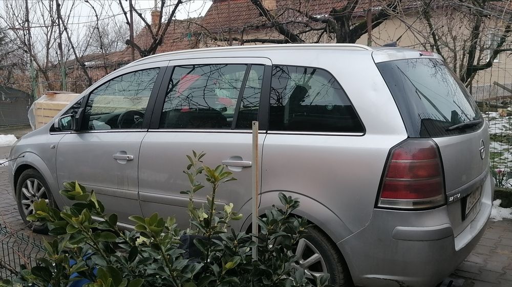 Proprietar vând Opel Zafira B