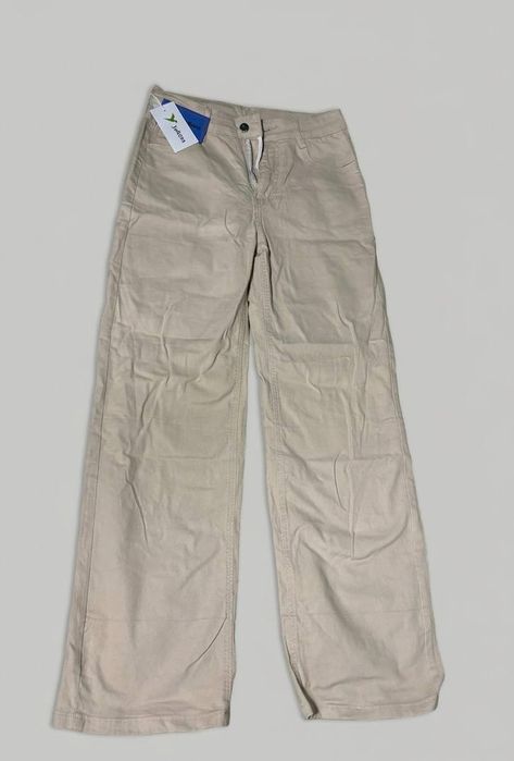 Бежевые брюки прямого кроя