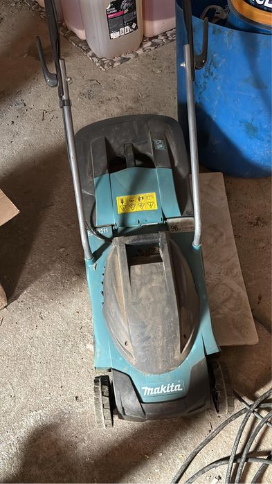 Продам газонокосилку