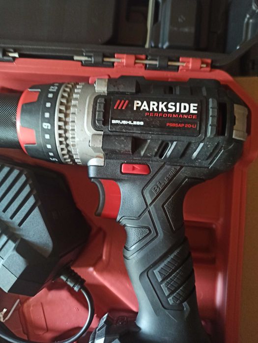 Masina de gaurit si insurubat cu percutie ParkSide Performance 20V