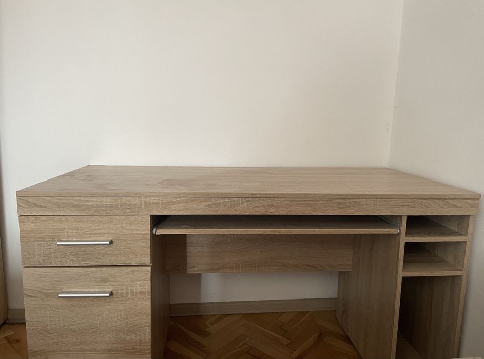 Birou modern spatios elevi, copii, studenti ca nou