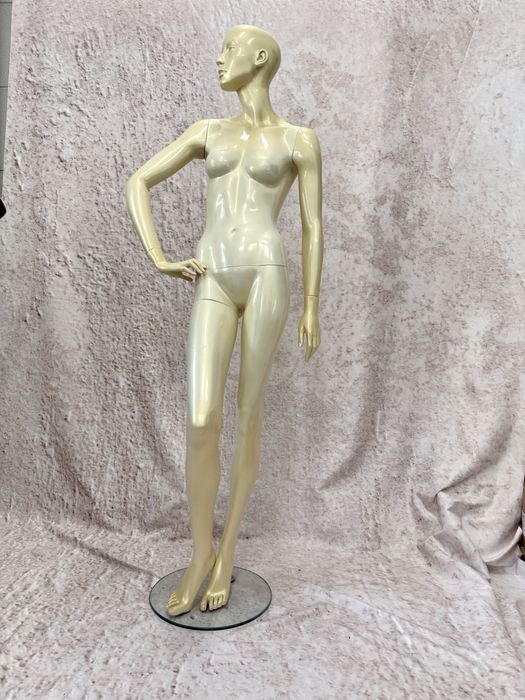 Дамски  манекени