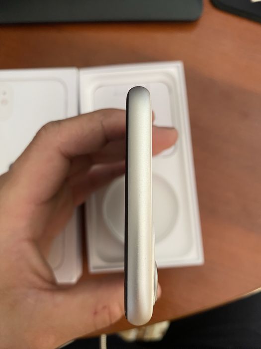 Айфон 11 белого цвета