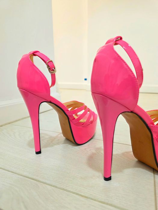 Sandale cu toc inalt