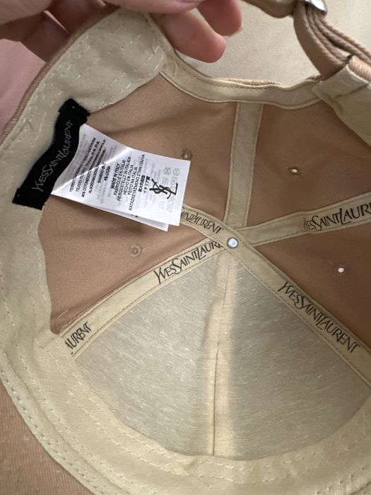 Sapca noua YSL calitate ff buna