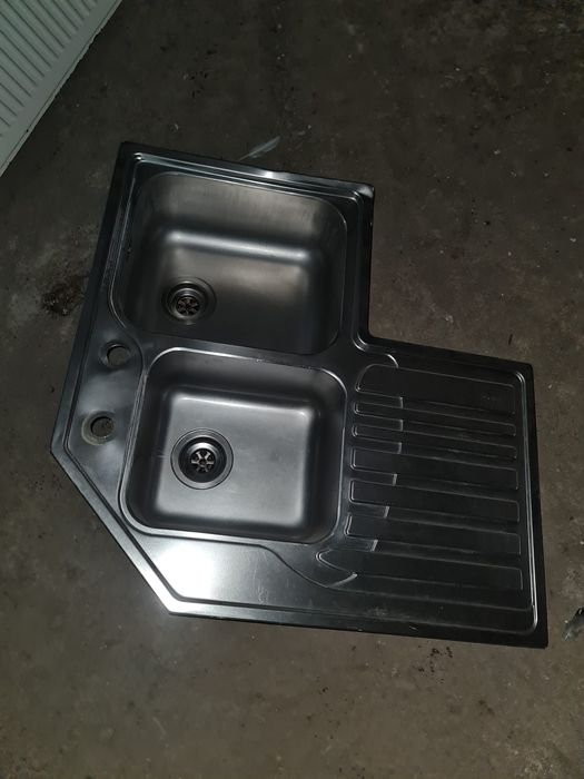 Chiuveta din inox in colt cu tot cu accesorii