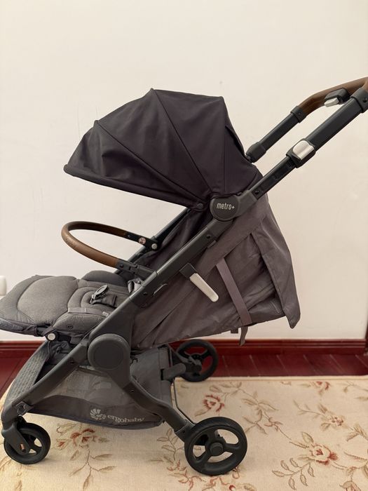 Коляска Ergobaby Metro Deluxe
