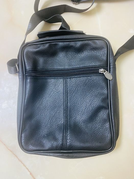 Borseta neagra din piele naturala