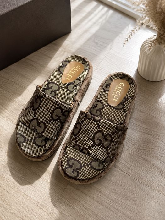 Нови чехли Gucci