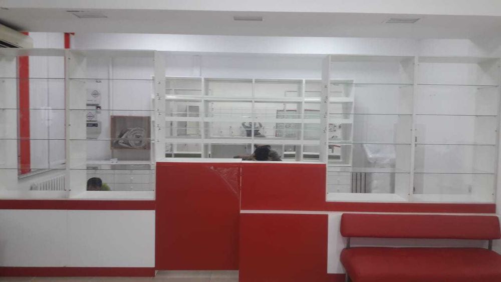 торговое оборудование островок стеклянные витрины для аптеки  на заказ