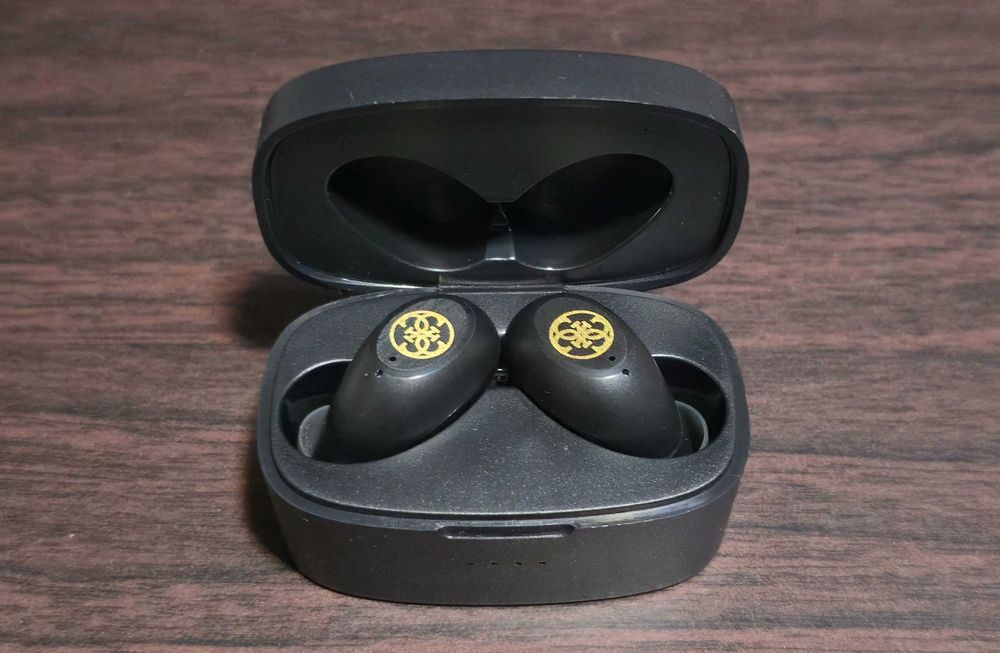 Casti in ear TWS wireless bluetooth originale Guess Bluetooth Earphones with Charging Base iPhone Samsung Honor OnePlus