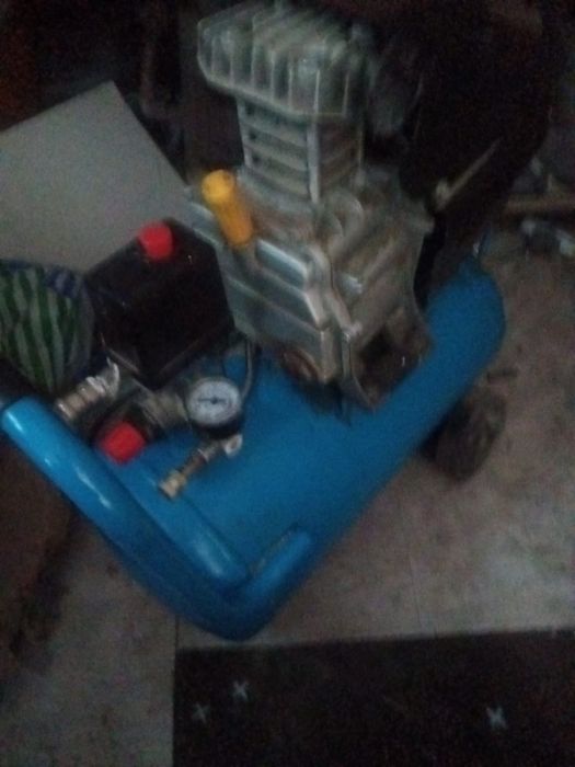 Продам компрессор в хорошем состоянии