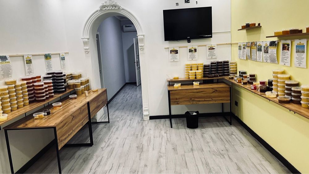 Аренда. 1 линия. 80м2 +40м2 подвал. Метро Бодомзор