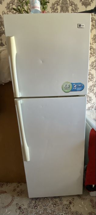 Холодильник LG. .