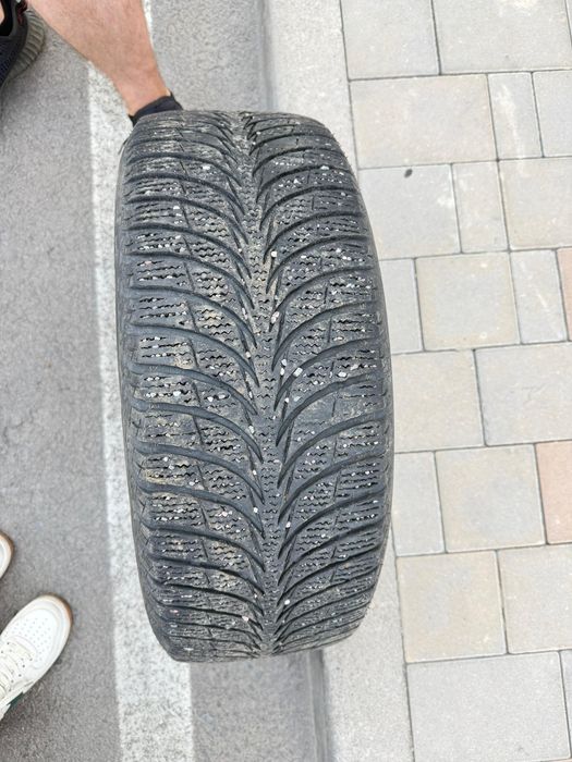 Продам зимнюю резину R16