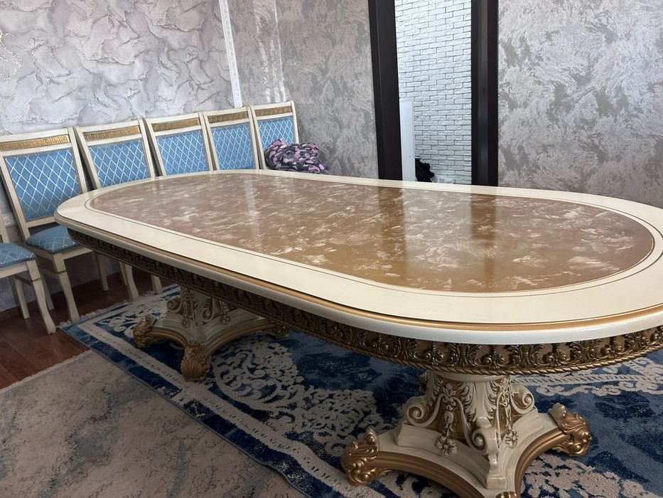 Гостиный стол со стульями