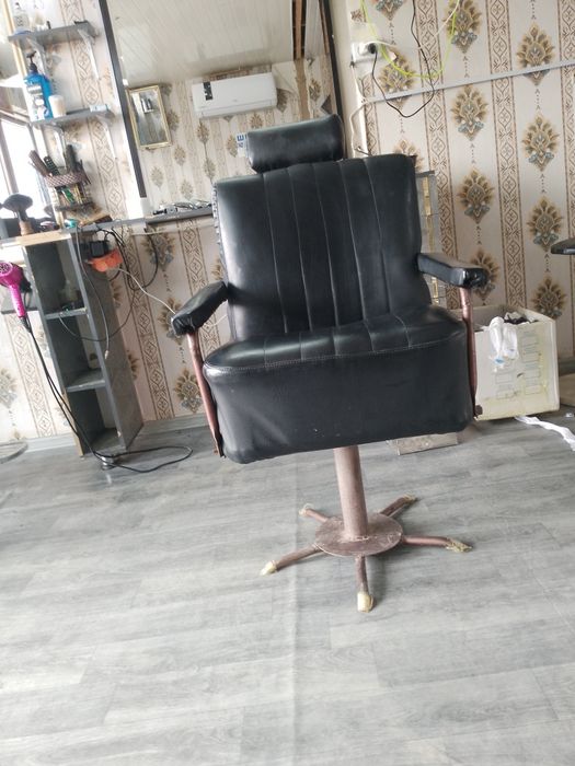 Kreslo salon mebeli sotiladi srochno 250ming