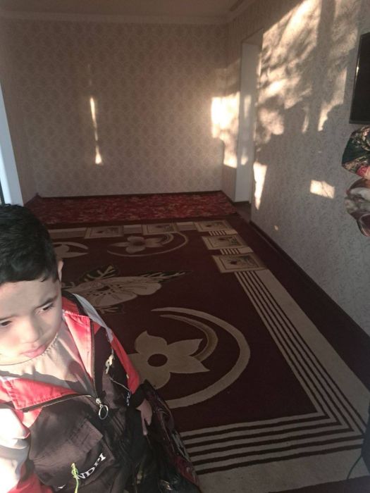 1 комнатная с мебелью и техникой в центре Чирчика