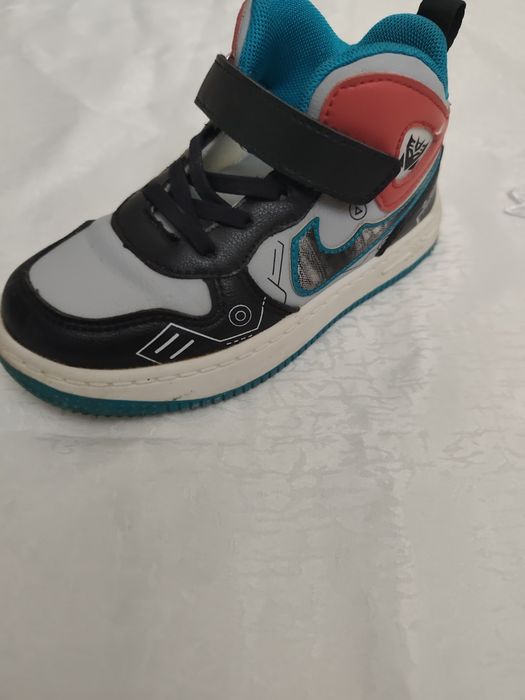 Кроссовки осенние