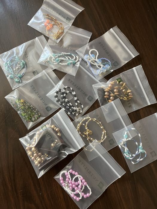 Продам бижутерию (чокеры)