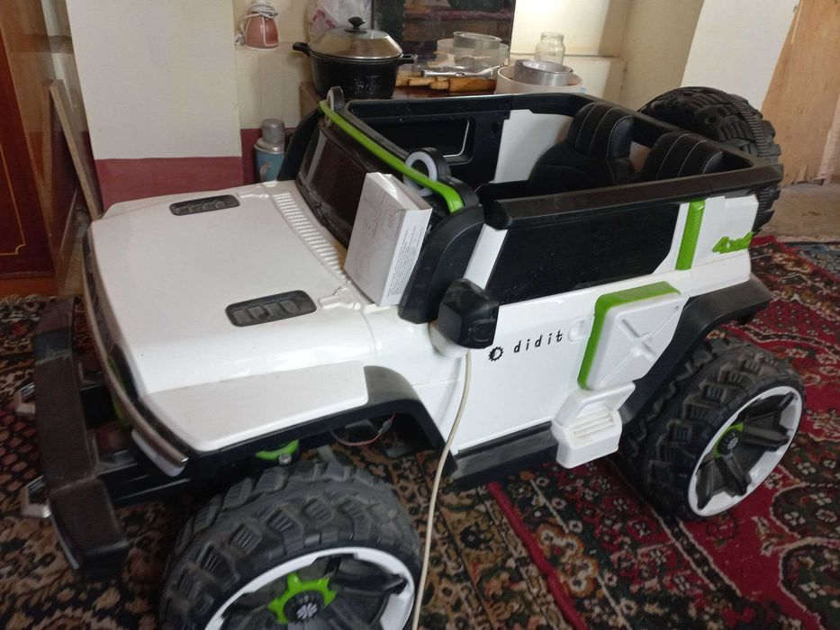 Болалар автомашинаси Дидит сотилади.