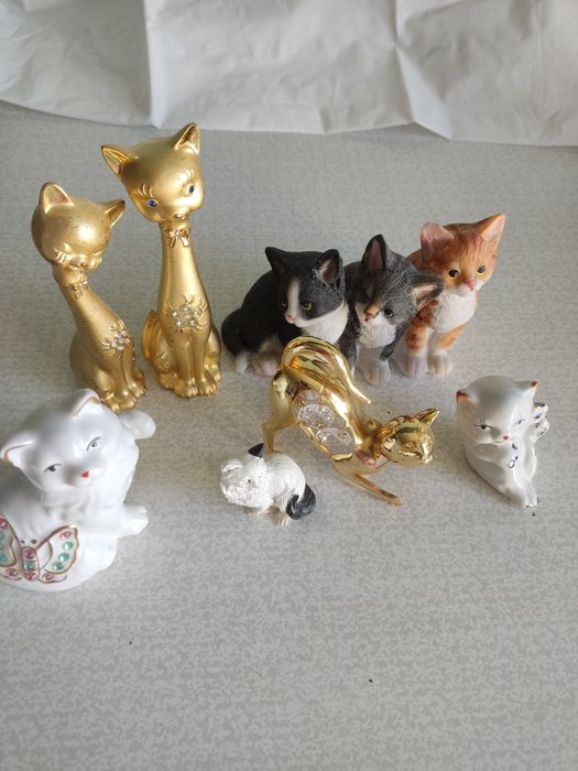 Фигурки кошек. Сувениры.