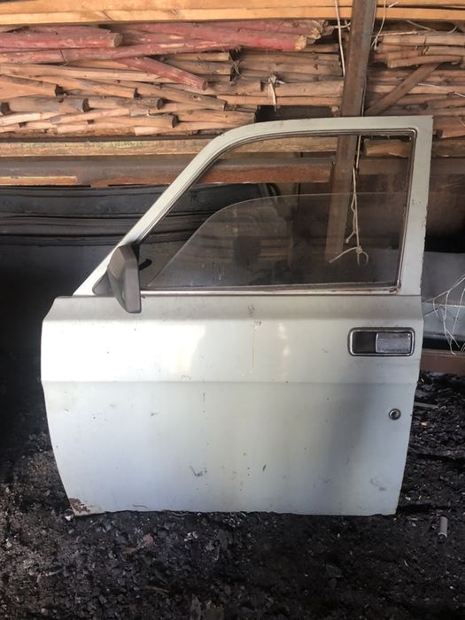 Продам левую переднюю и заднюю дверь на Газ-24 Волга