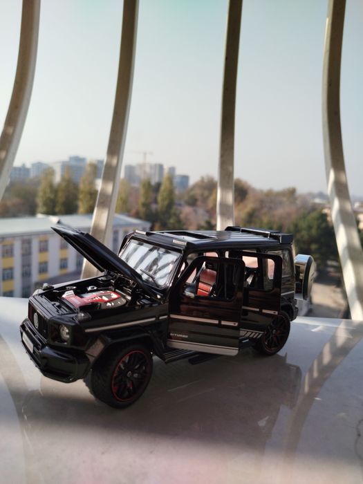 Metallic car Mercedes-Benz G63 BRABUS 800