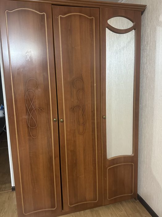 Шифоньер коричневый б/у