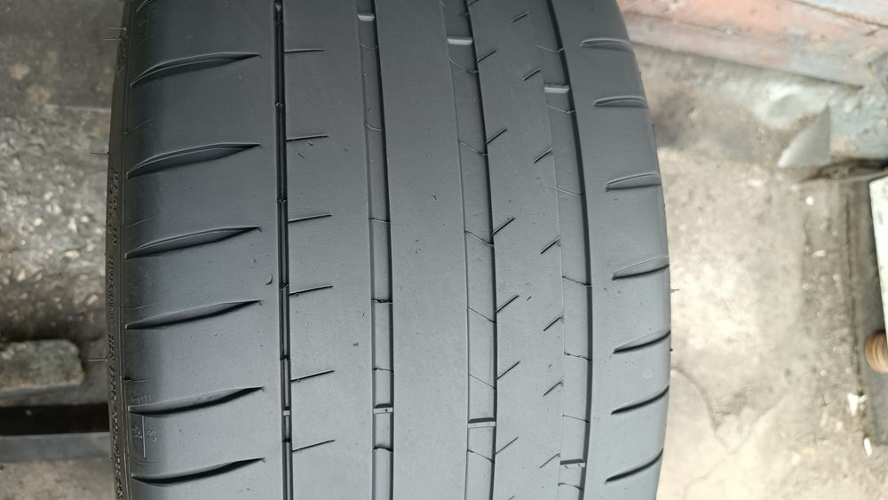 255/30/20 Michelin