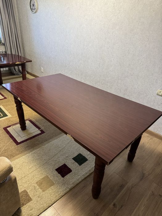 Продам большой стол в гостиную