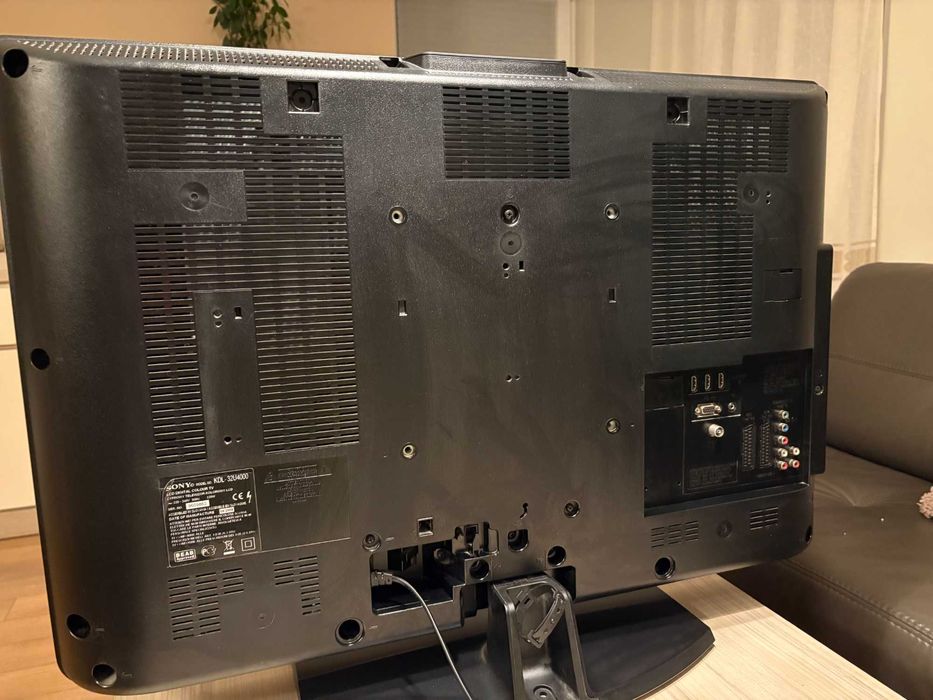 SONY BRAVIA KDL - 32U4000 LCD digital color TV