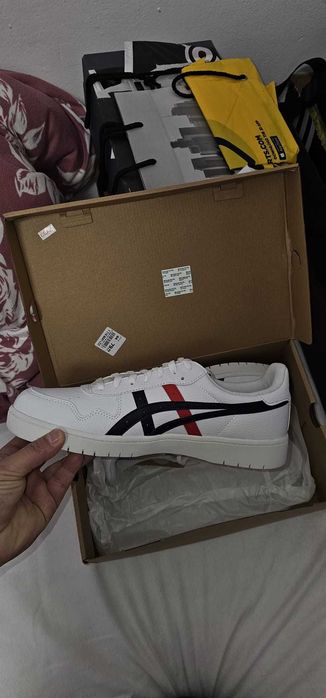 Vând adidași ASICS