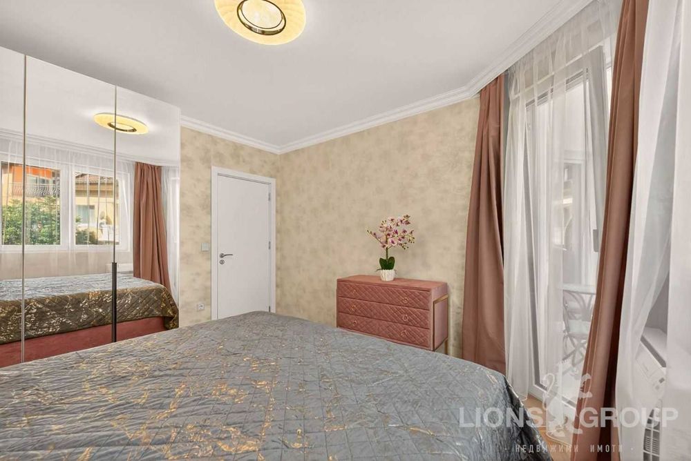 Дава се под наем Тристаен апартамент в Варна, Център - 100 кв.м за 1650 € - Снимка #17