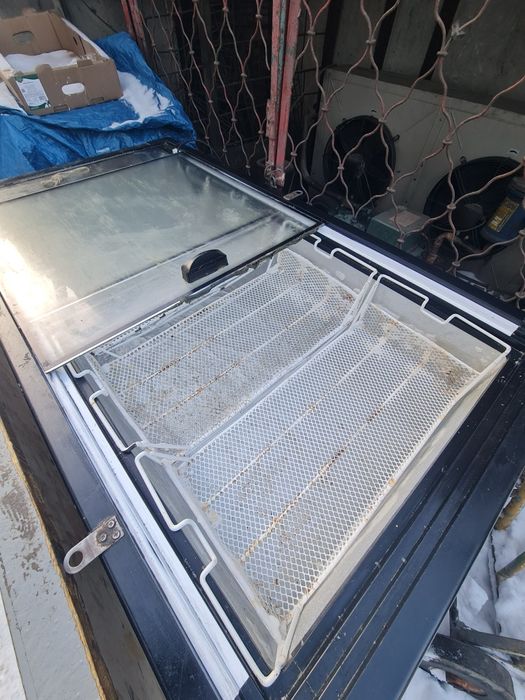 Продам витринный морозильник