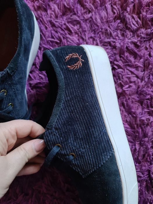 Vând tenisi Fred Perry de barbati