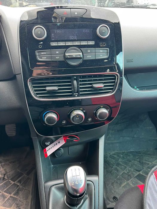 Renault Clio 4 facelift 2019 Avariat 0.9 tce 106.000 km aer conditionat bose usor avariat deplasabil