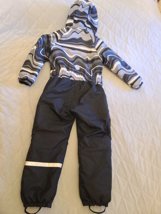 Продам зимний комбинезон Lassie