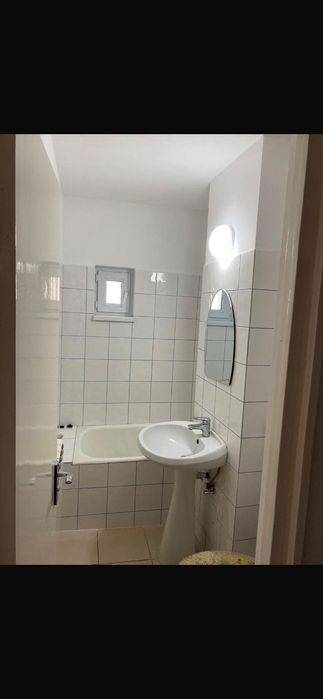 Închiriez garsonieră