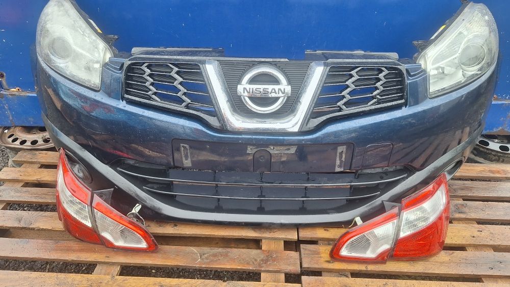 Bara fata Nissan Qashqai facelift 2013 faruri lupa triple grile proiectoare